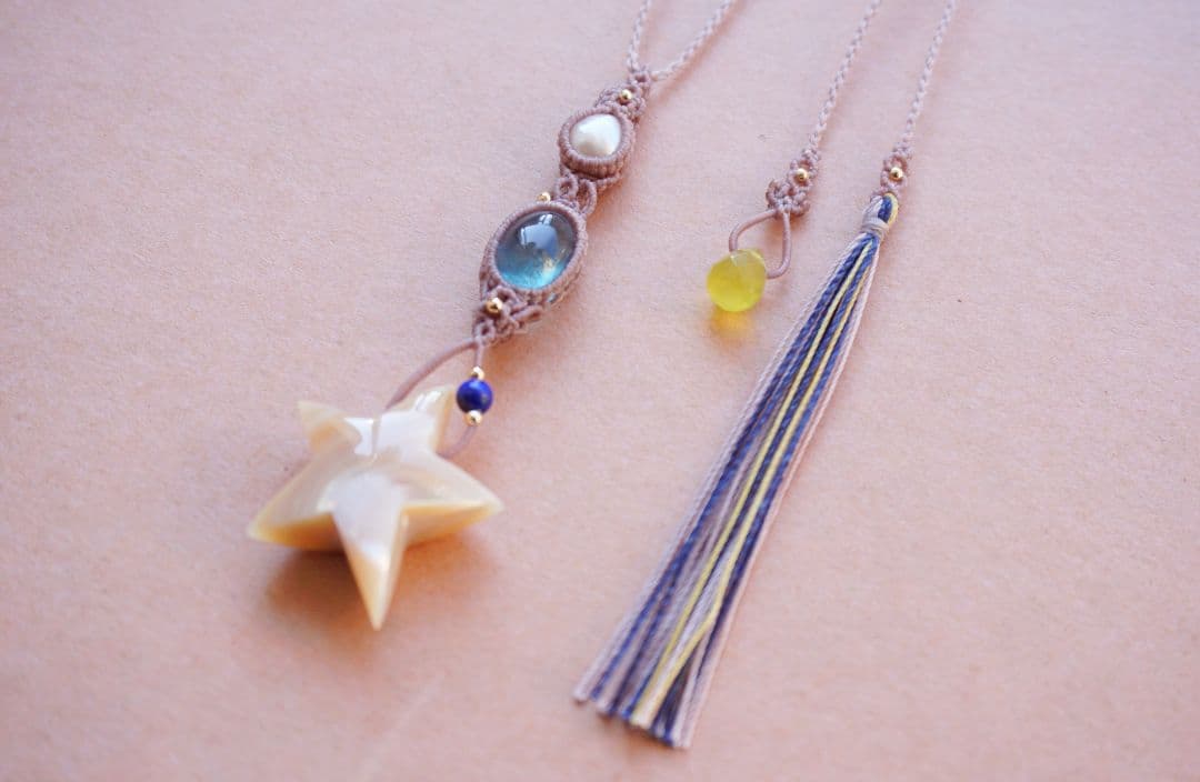 《流れる星》夜光貝　ブルーフローライト　コットンパール　マクラメ　ネックレス