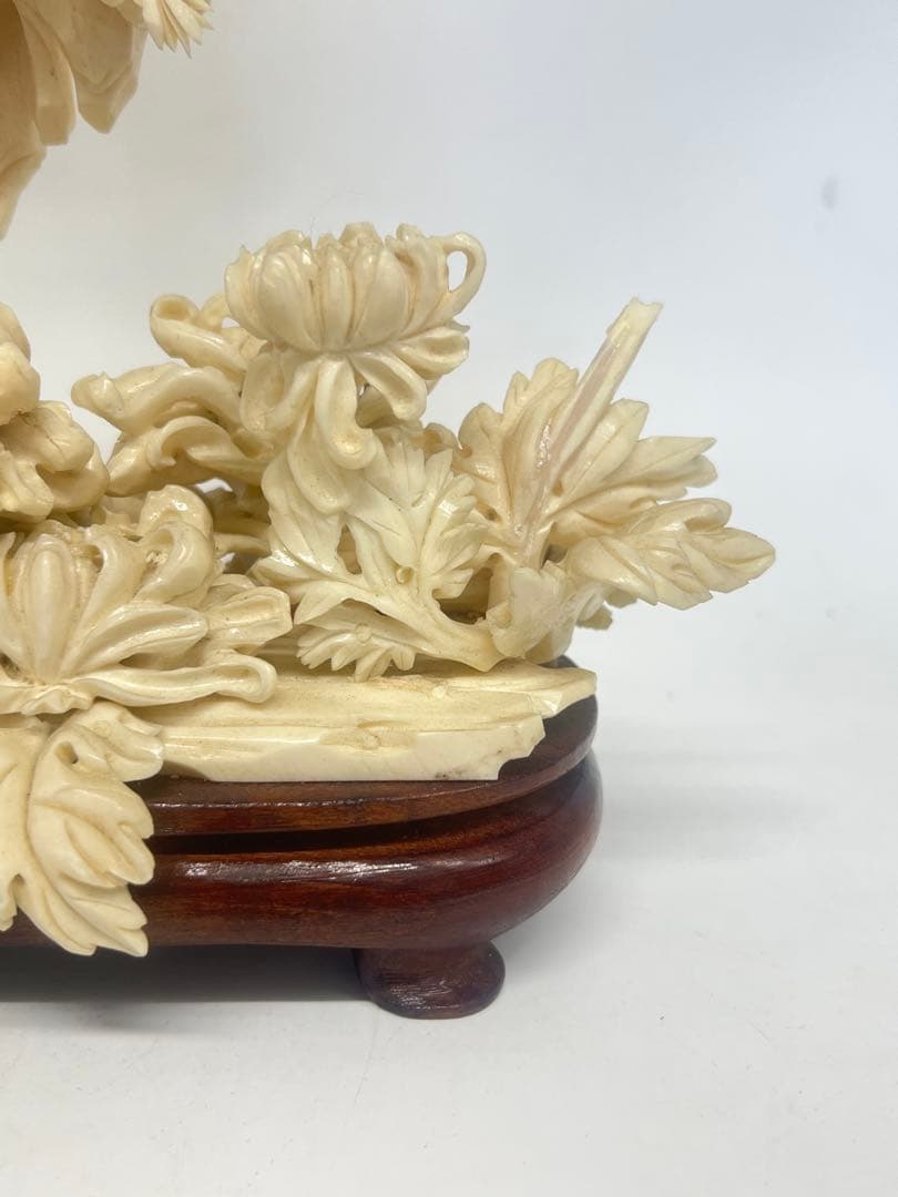 極上彫刻　山子、マンモス？骨？鯨歯？ 重さ/1803g