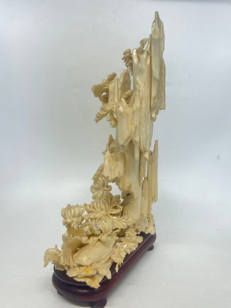 極上彫刻　山子、マンモス？骨？鯨歯？ 重さ/1803g