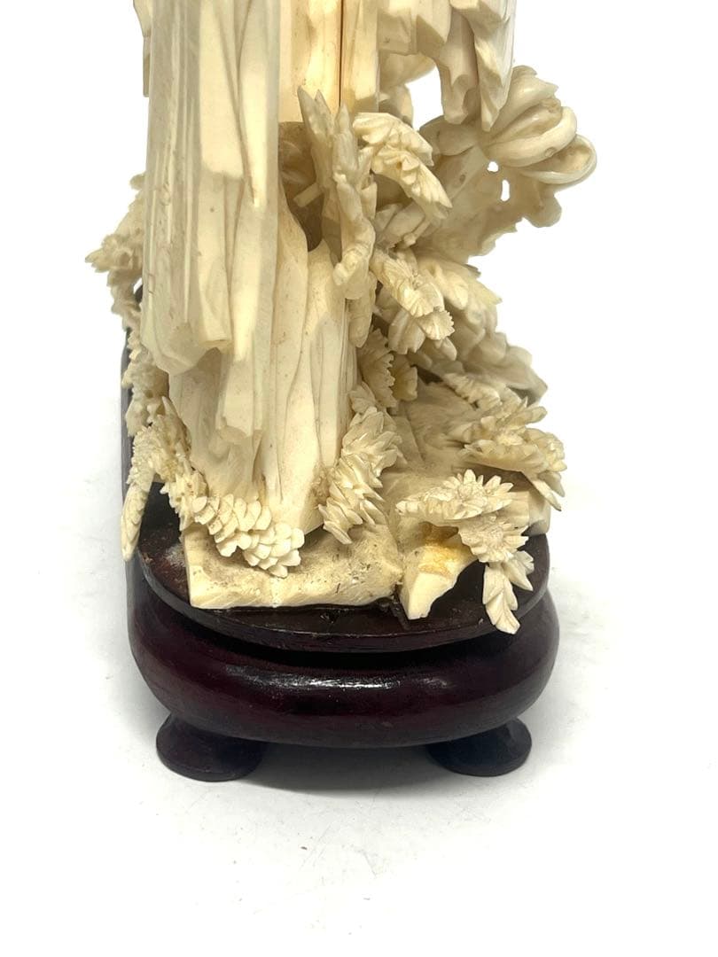 極上彫刻　山子、マンモス？骨？鯨歯？ 重さ/1803g