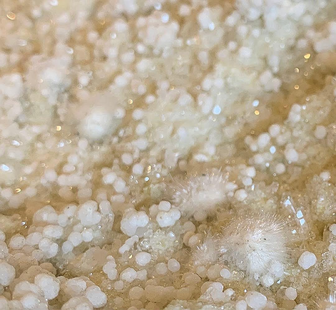 オケナイトwithギロル石　微細結晶　オーケン石