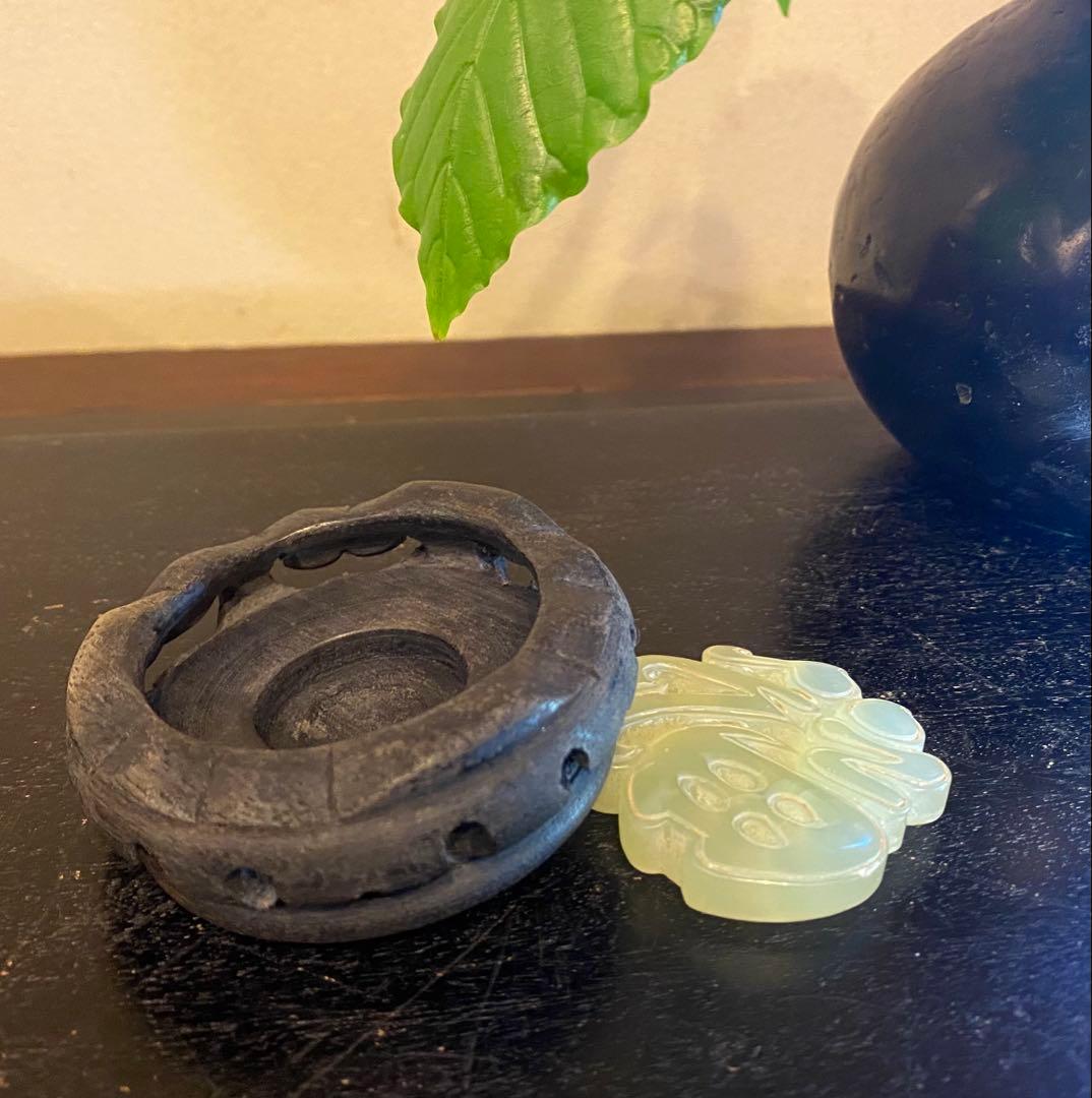 ヴィンテージ　古和田玉 ・福(５福)・唐木鑑賞台付　2点セット・ハンドメイド