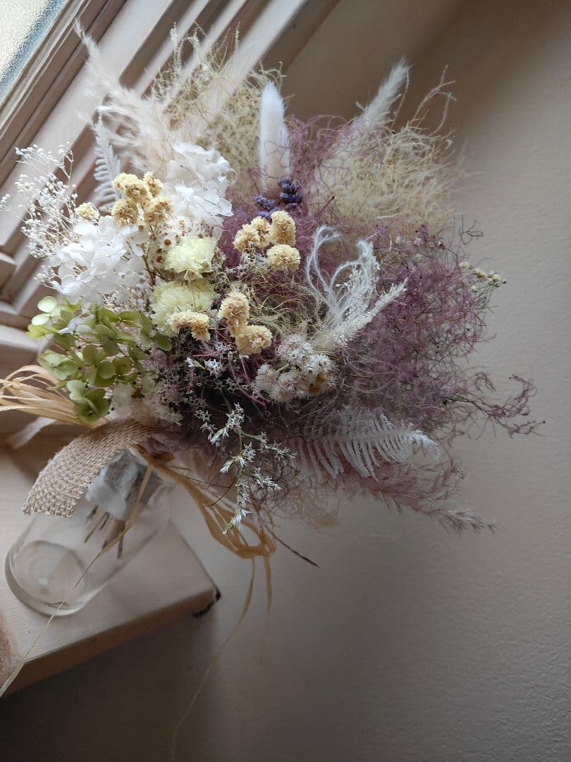 ハルスモークツリーと白い紫陽花とパンパスグラスのドライフラワースワッグ