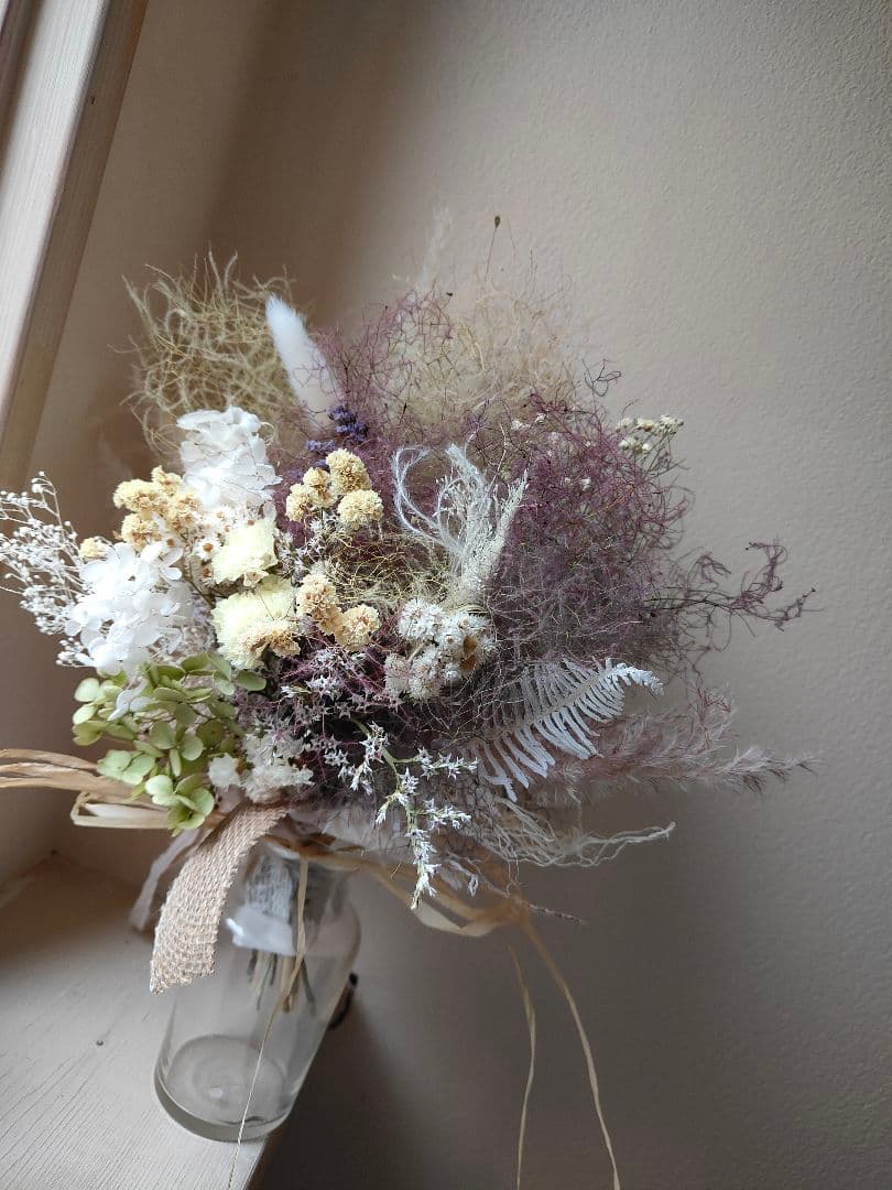 ハルスモークツリーと白い紫陽花とパンパスグラスのドライフラワースワッグ