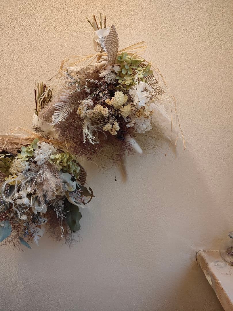 ハルスモークツリーと白い紫陽花とパンパスグラスのドライフラワースワッグ