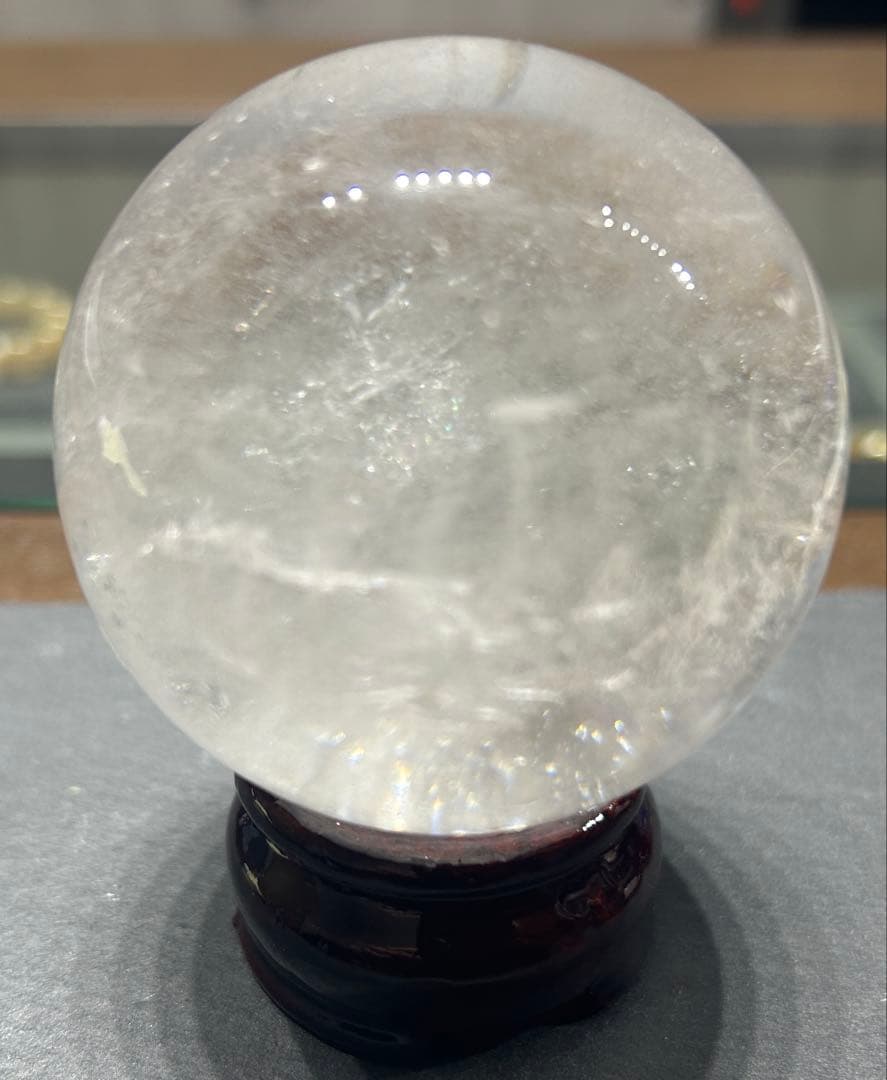 水晶丸玉　虹入り　66mm