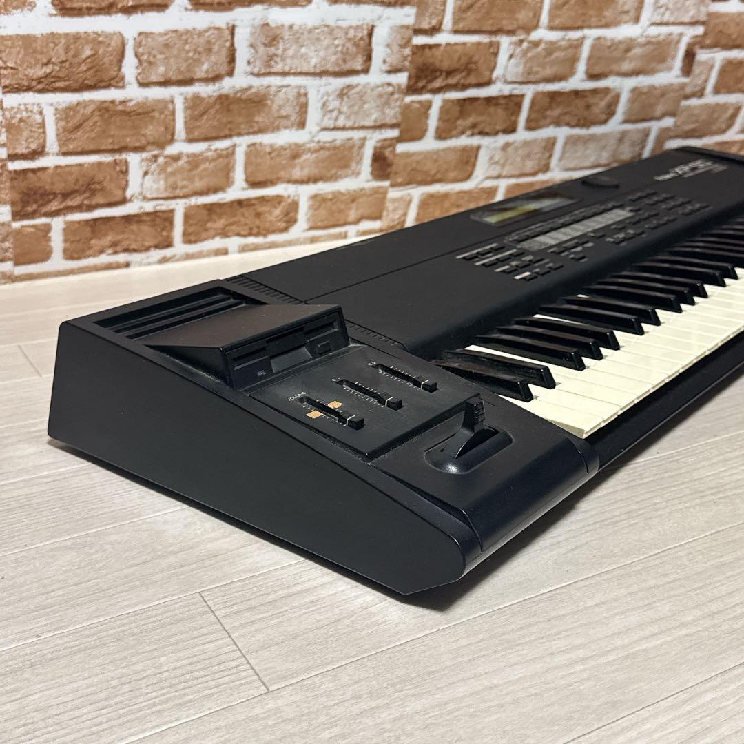 Roland XP-50 シンセサイザー 61鍵 通電確認のみ 現状品