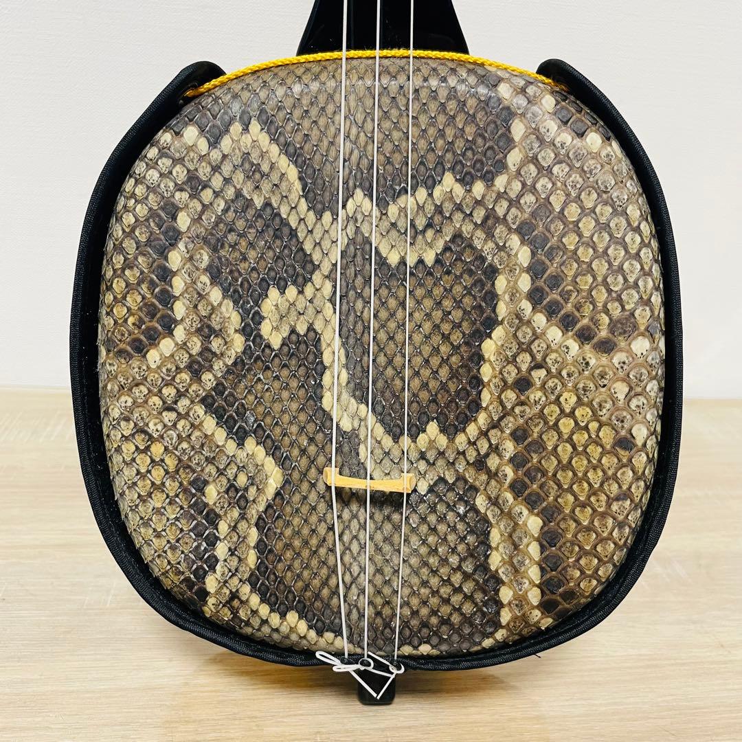 ★美品★ 沖縄三線 本蛇皮 三味線 胴巻き 和楽器