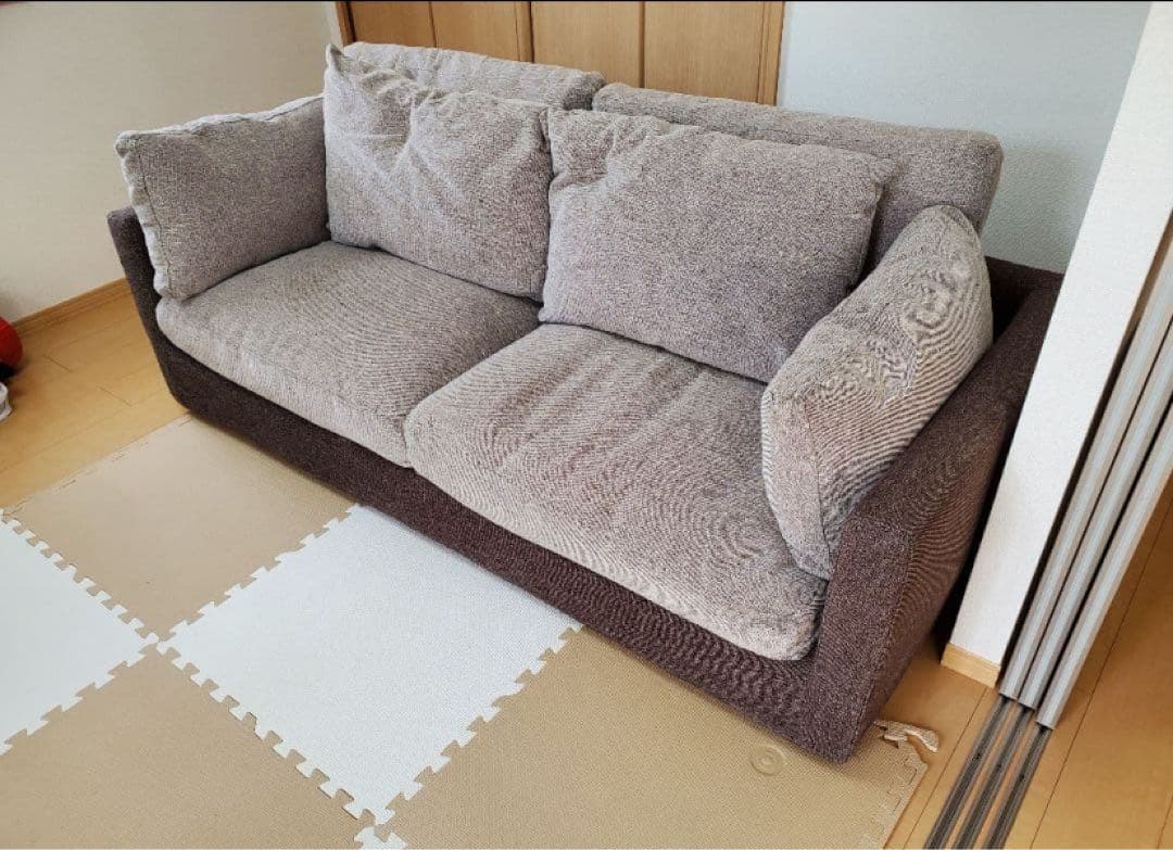 ブラウン ファブリック クッション付きソファ ニトリ