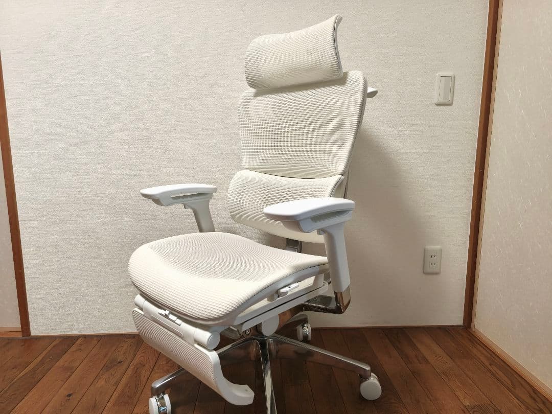 ゆうさん【極美品】超人気品 COFO Chair Premium ホワイト