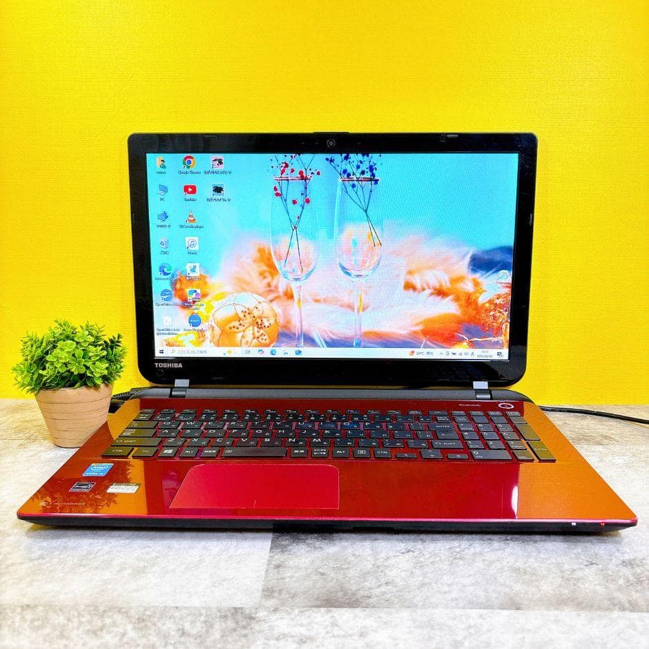 ｉ5✨新品SSDで快適✨人気の赤❣カメラ付きノートパソコン 薄型 仕事や趣味に♪