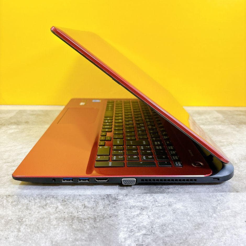 ｉ5✨新品SSDで快適✨人気の赤❣カメラ付きノートパソコン 薄型 仕事や趣味に♪