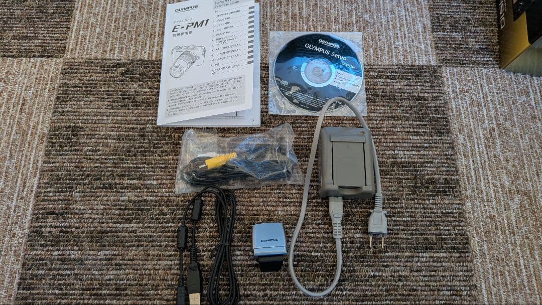 OLYMPUS ミラーレス一眼 ホワイト