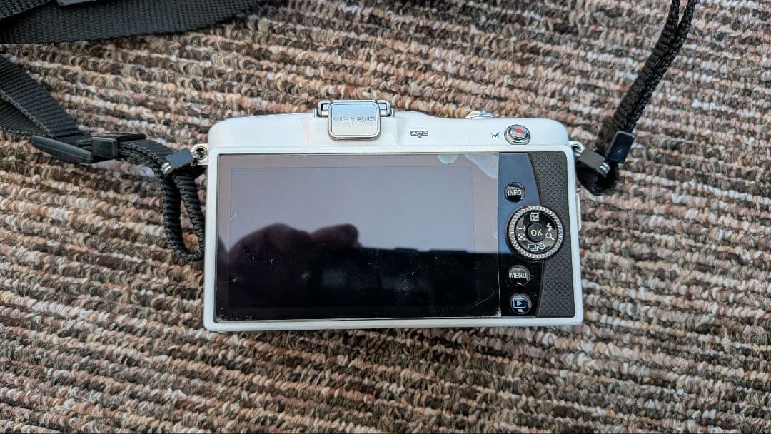 OLYMPUS ミラーレス一眼 ホワイト