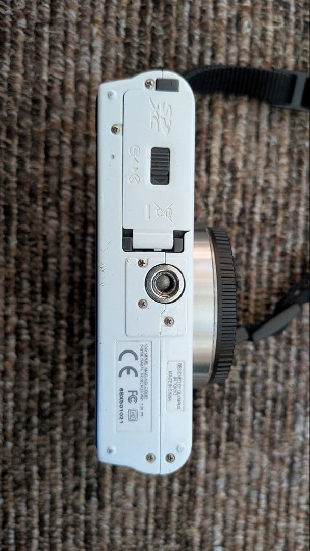 OLYMPUS ミラーレス一眼 ホワイト