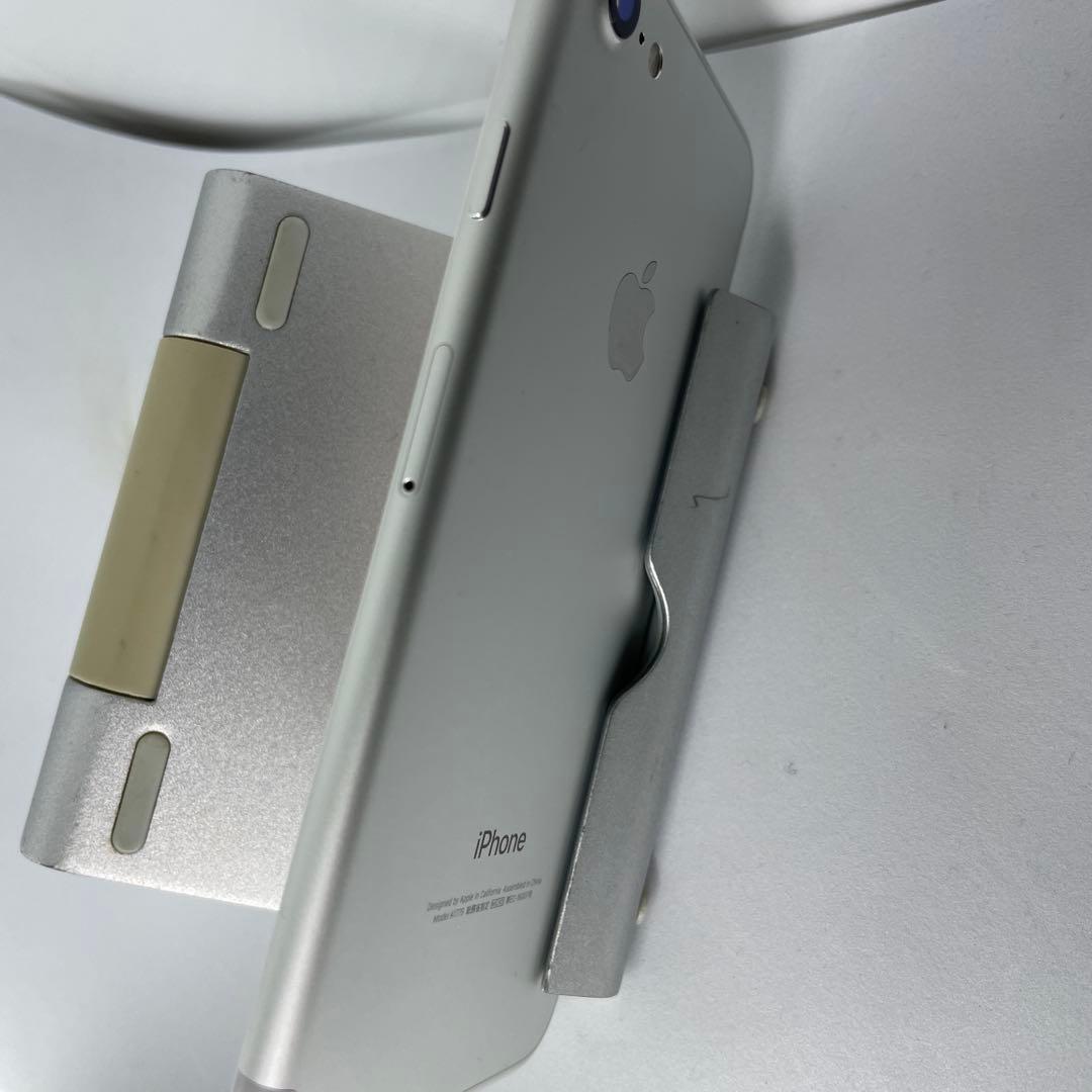 iPhone 7 128G 美品　シルバー　バッテリー交換済100%状態良好