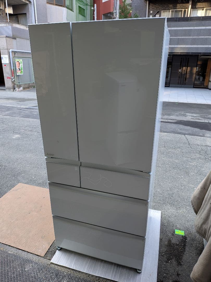 大阪市内配送無料 24年製 通電未使用 三菱 700L MR-WXD70K お得