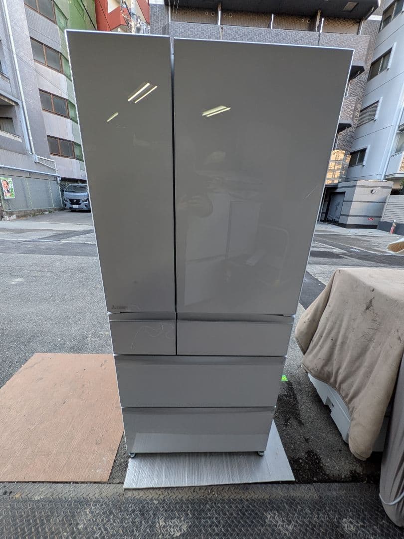 大阪市内配送無料 24年製 通電未使用 三菱 700L MR-WXD70K お得