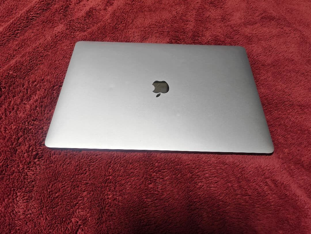 Apple MacBook Pro 15インチ シルバー