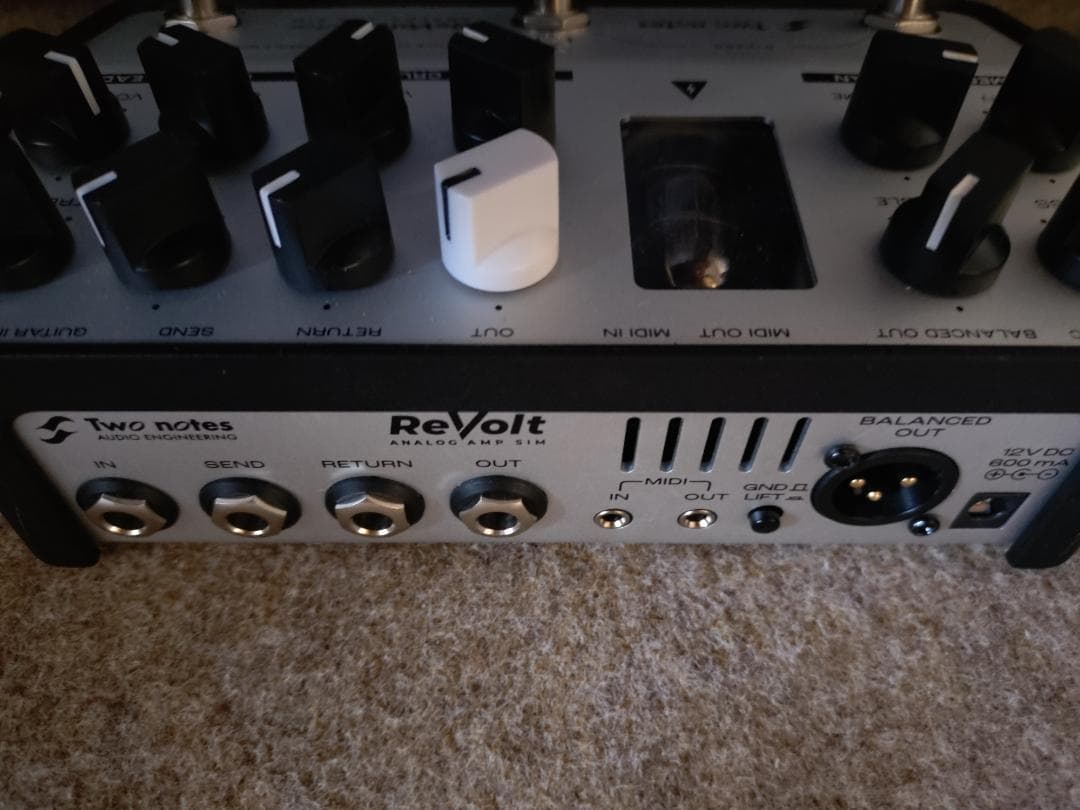 ギター two notes / revolts