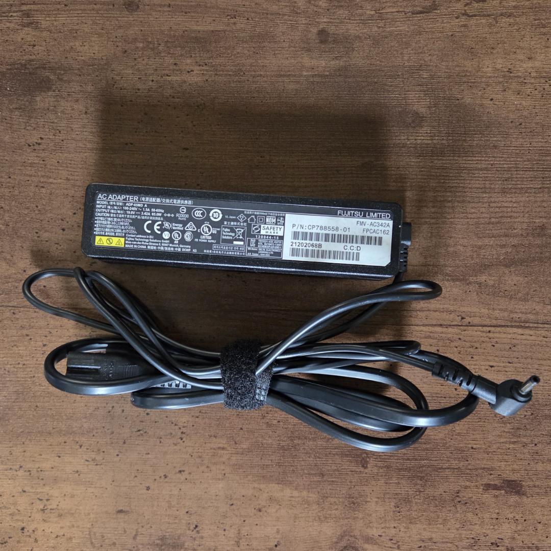 Windowsタブレット Fujitsu Q738/SB