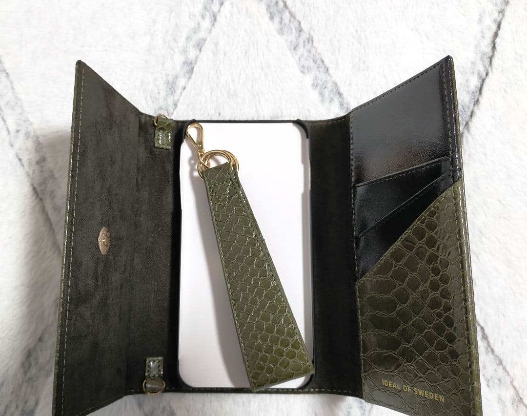 新品❤アイディール❤iPhone 8plus◇カバー◇ケース◇蛇◇手帳/磁気◇緑