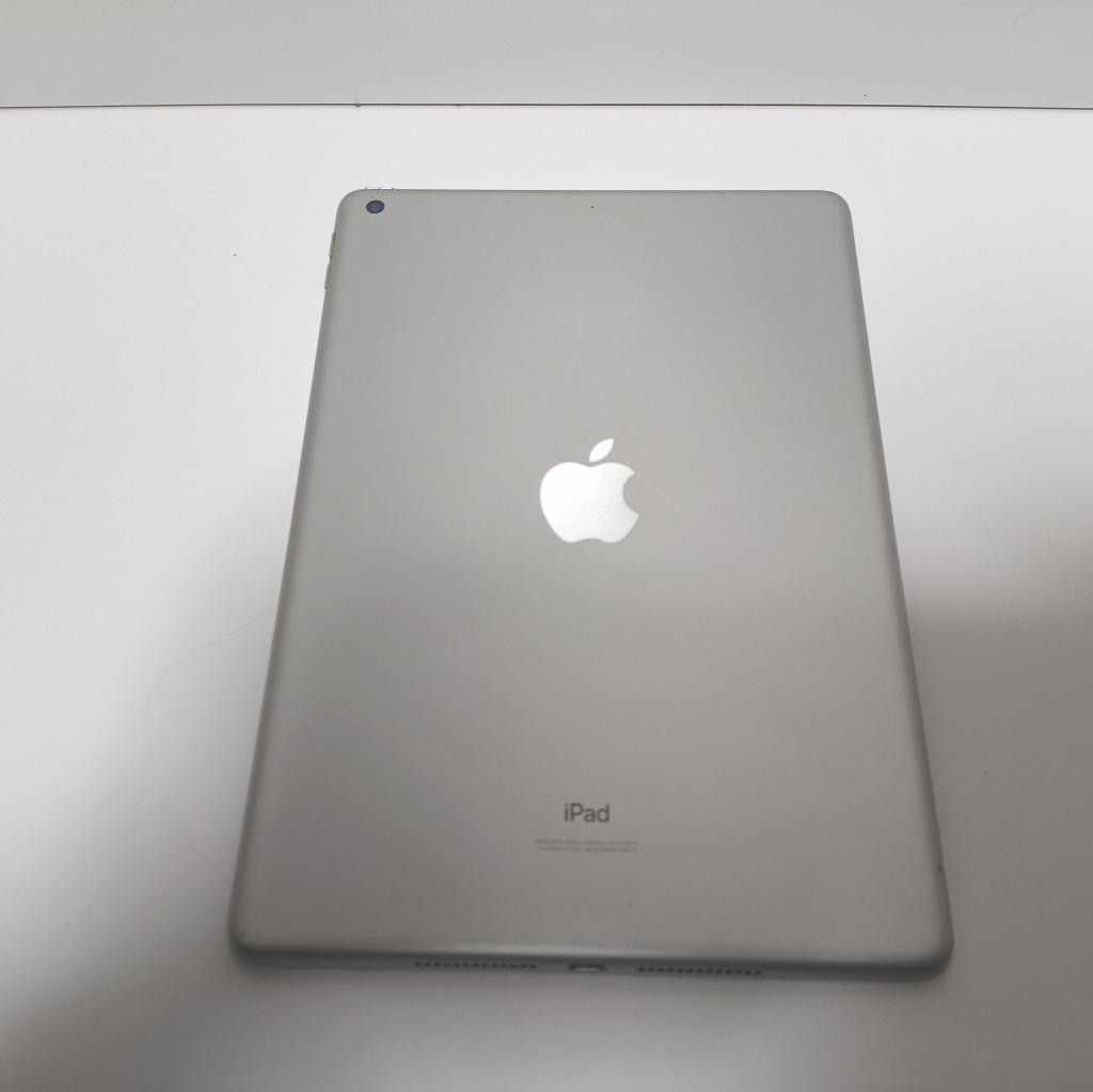 iPad 10.2インチ　第8世代　Wi-Fi 32GB No403