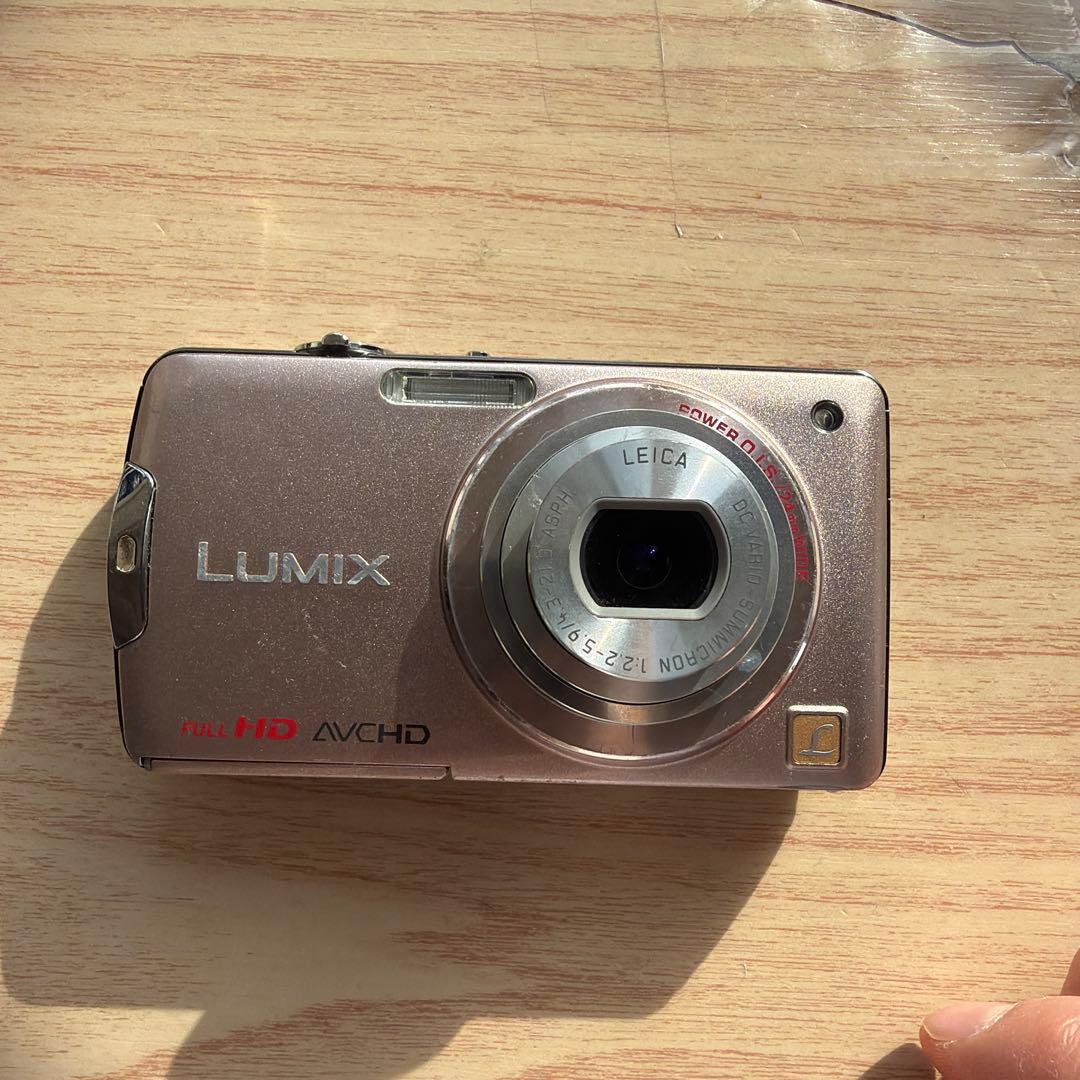 LUMIX AVCHD コンパクトデジタルカメラ 本体と充電器