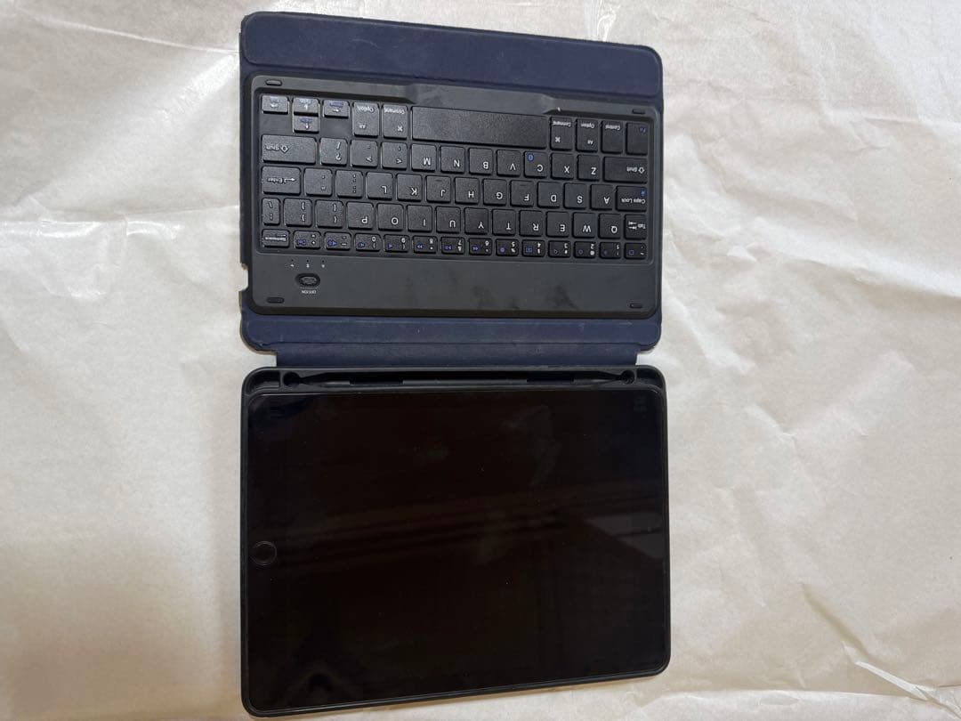 iPad第6世代 wifi 32gb キーボードケース付き