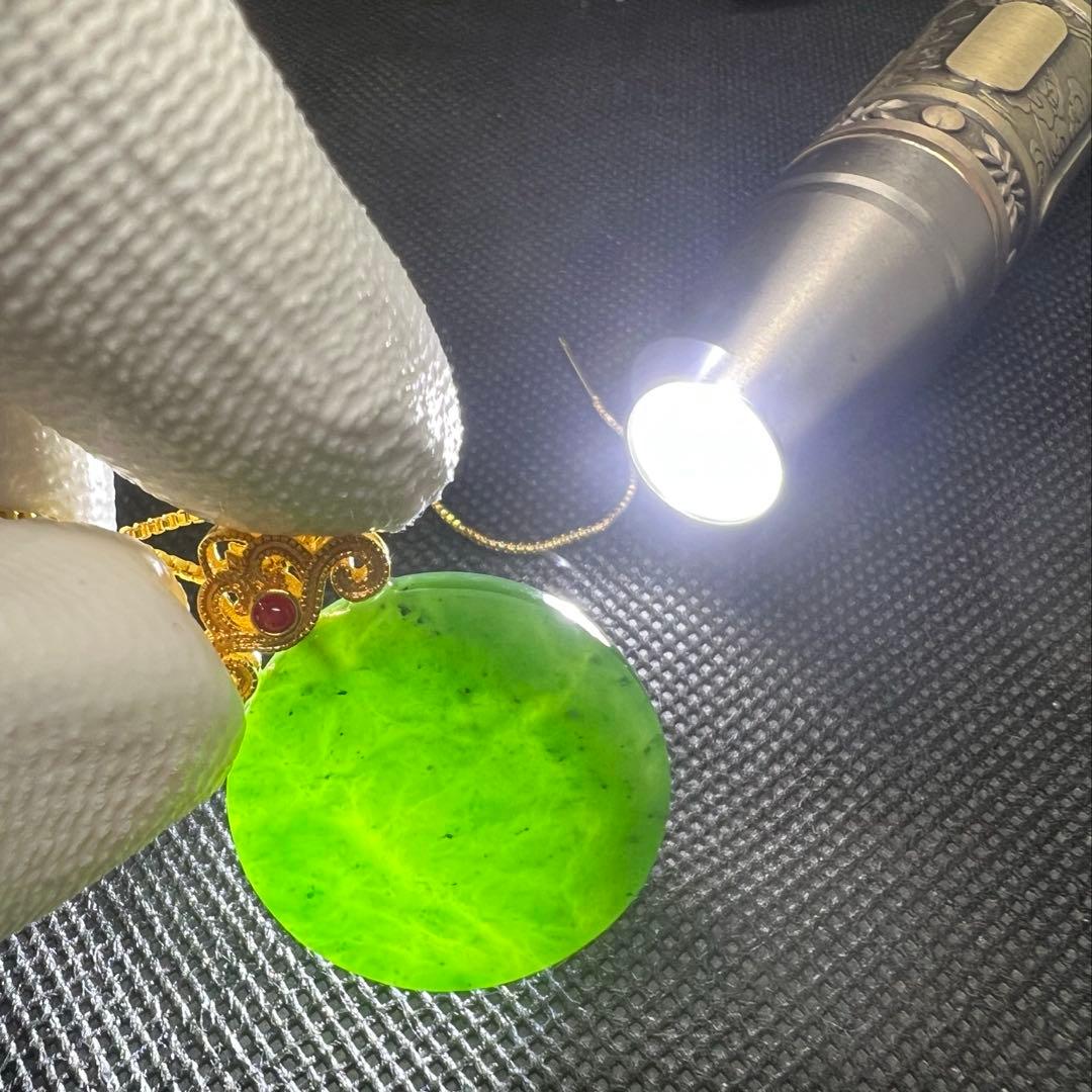 18k使用天然和田玉翡翠グリーン碧玉の円板型トップAB989