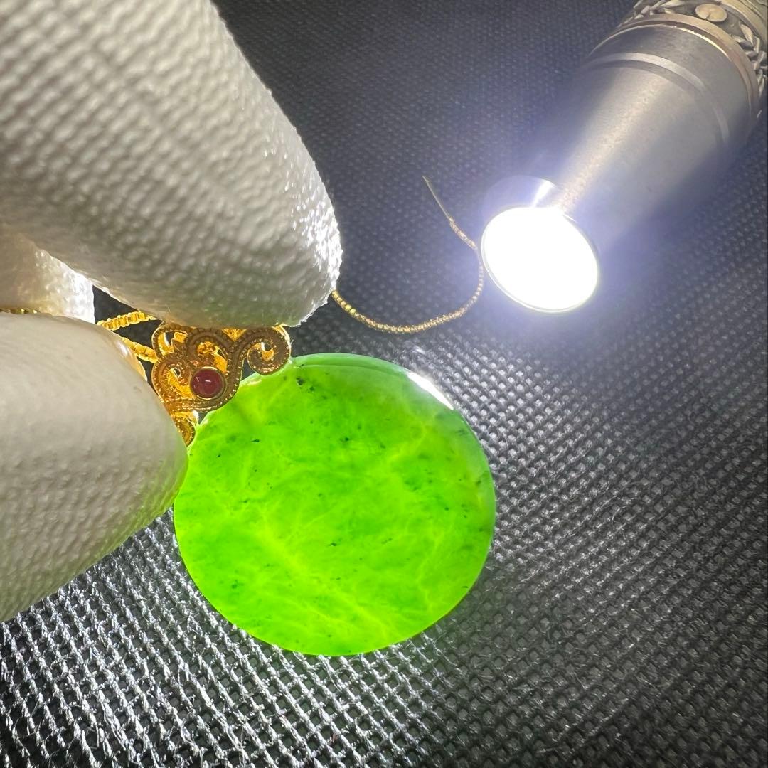 18k使用天然和田玉翡翠グリーン碧玉の円板型トップAB989
