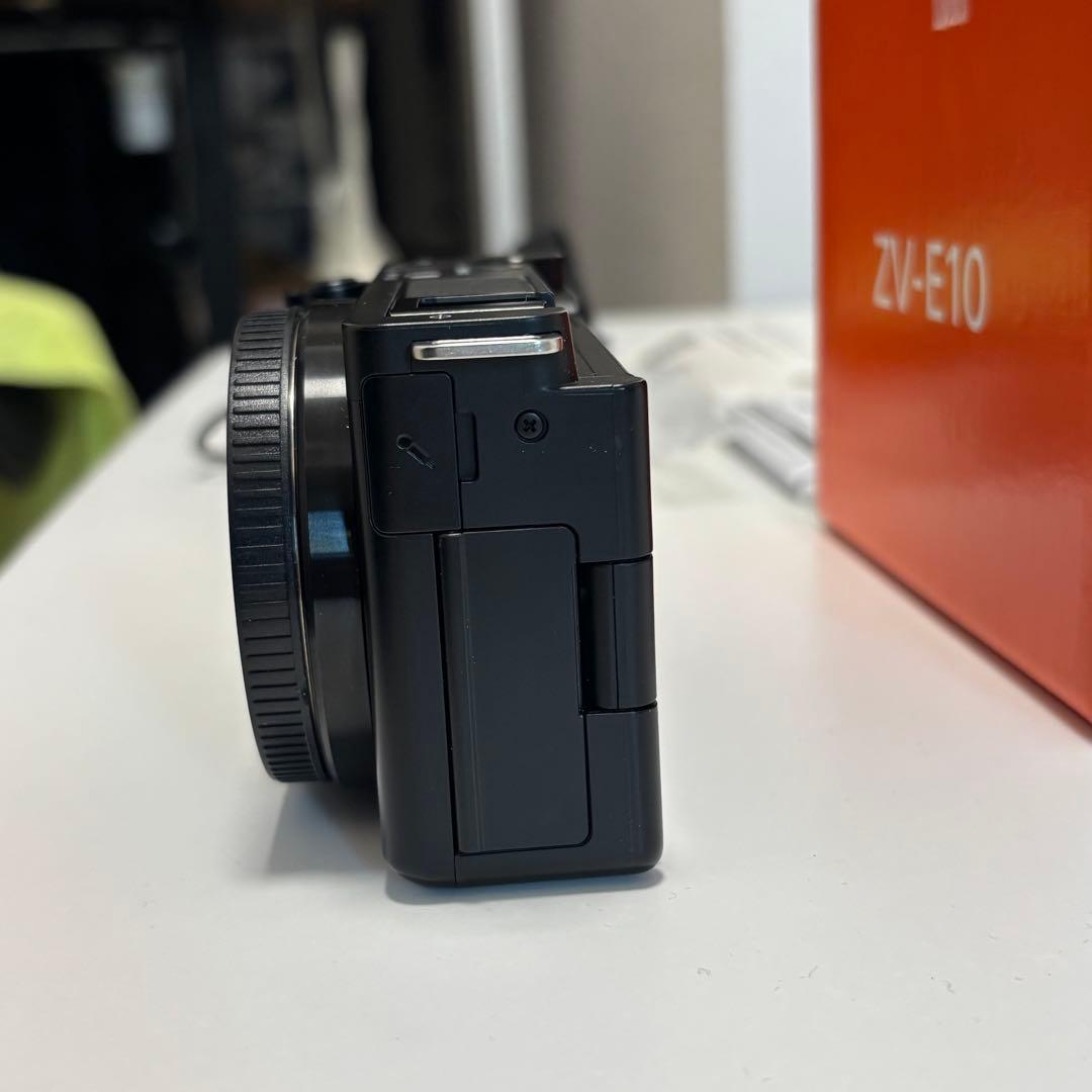 SONY ミラーレスカメラ ZV-E10 ボディ（Eマウント）ブラック