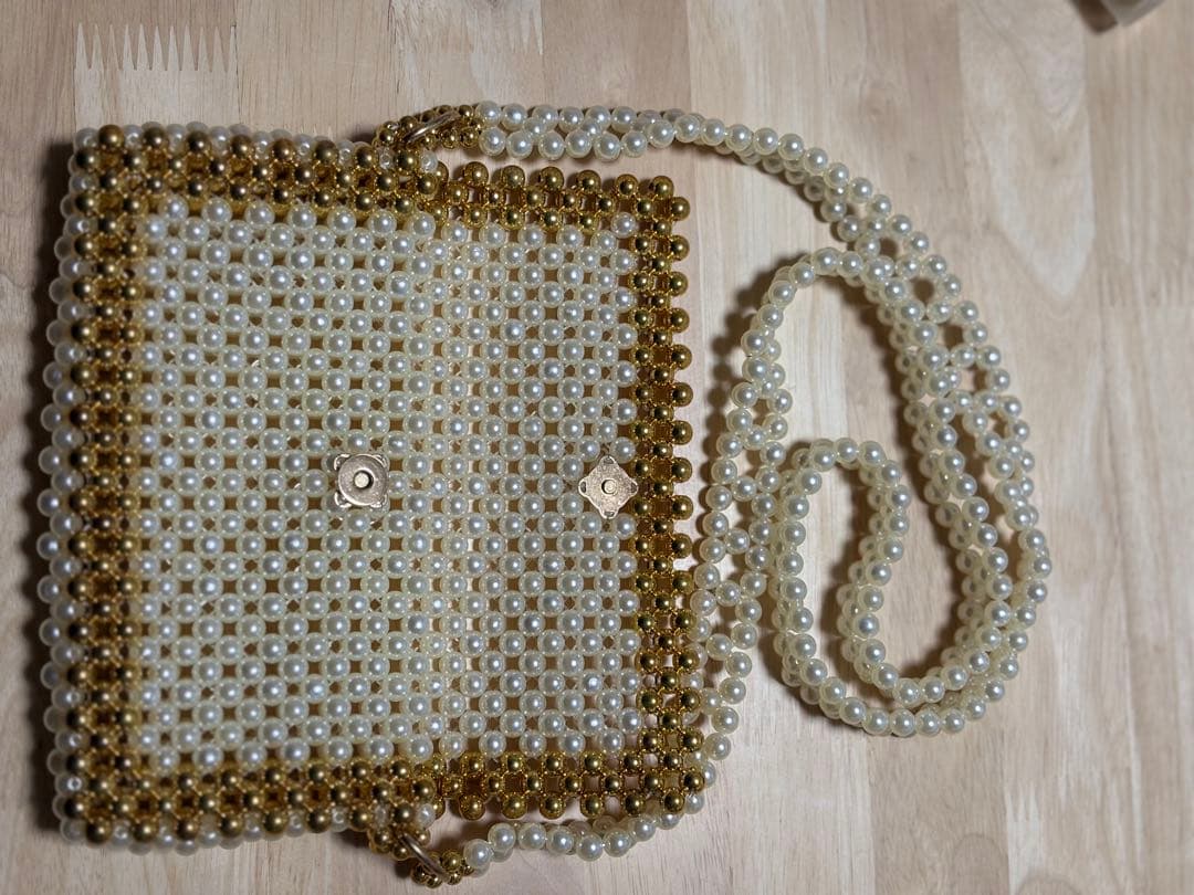 手作り　パールビーズ クラッチバッグ ホワイト・ゴールド
