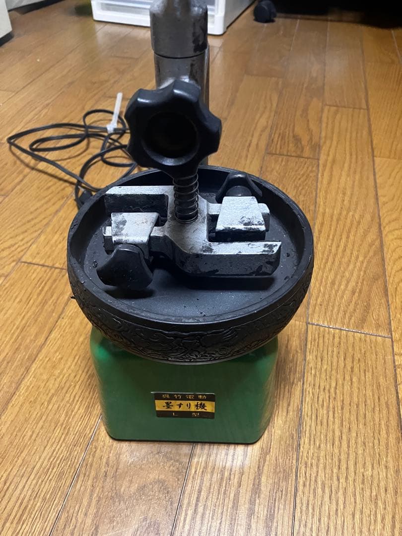 墨すり機　呉竹電動 L型 緑色