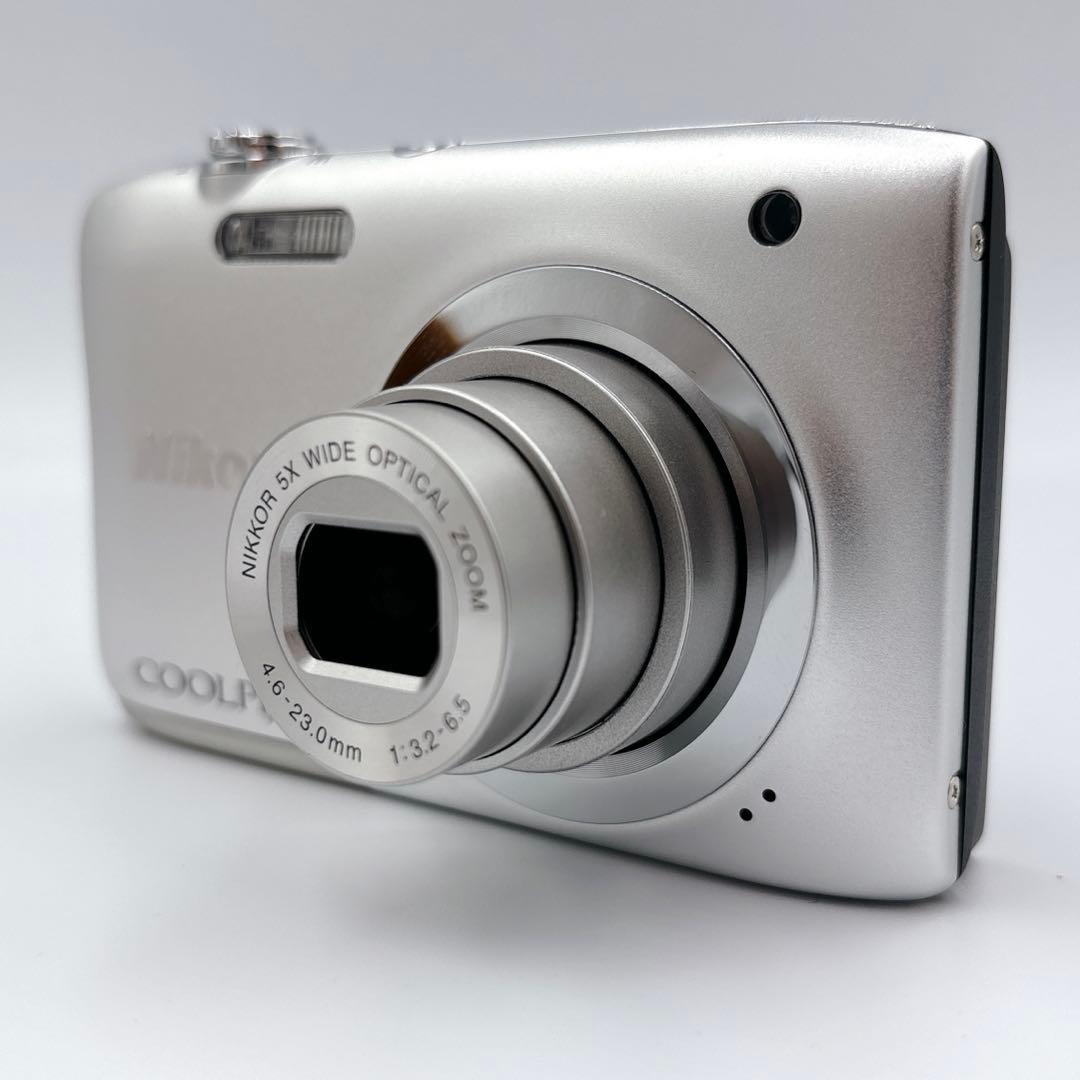 【美品】Nikon COOLPIX A100 デジカメ　シルバー　コンデジ