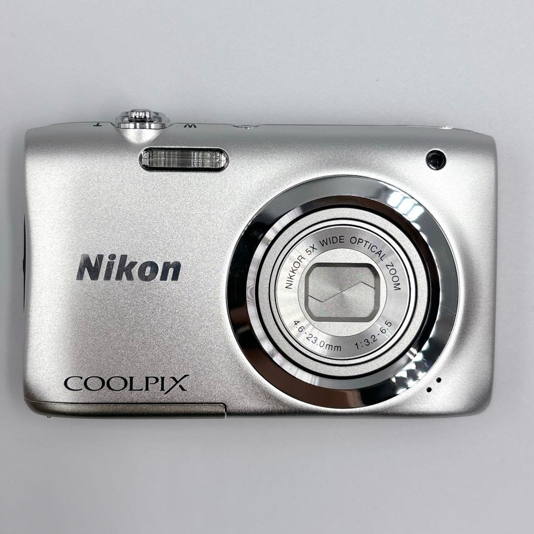【美品】Nikon COOLPIX A100 デジカメ　シルバー　コンデジ