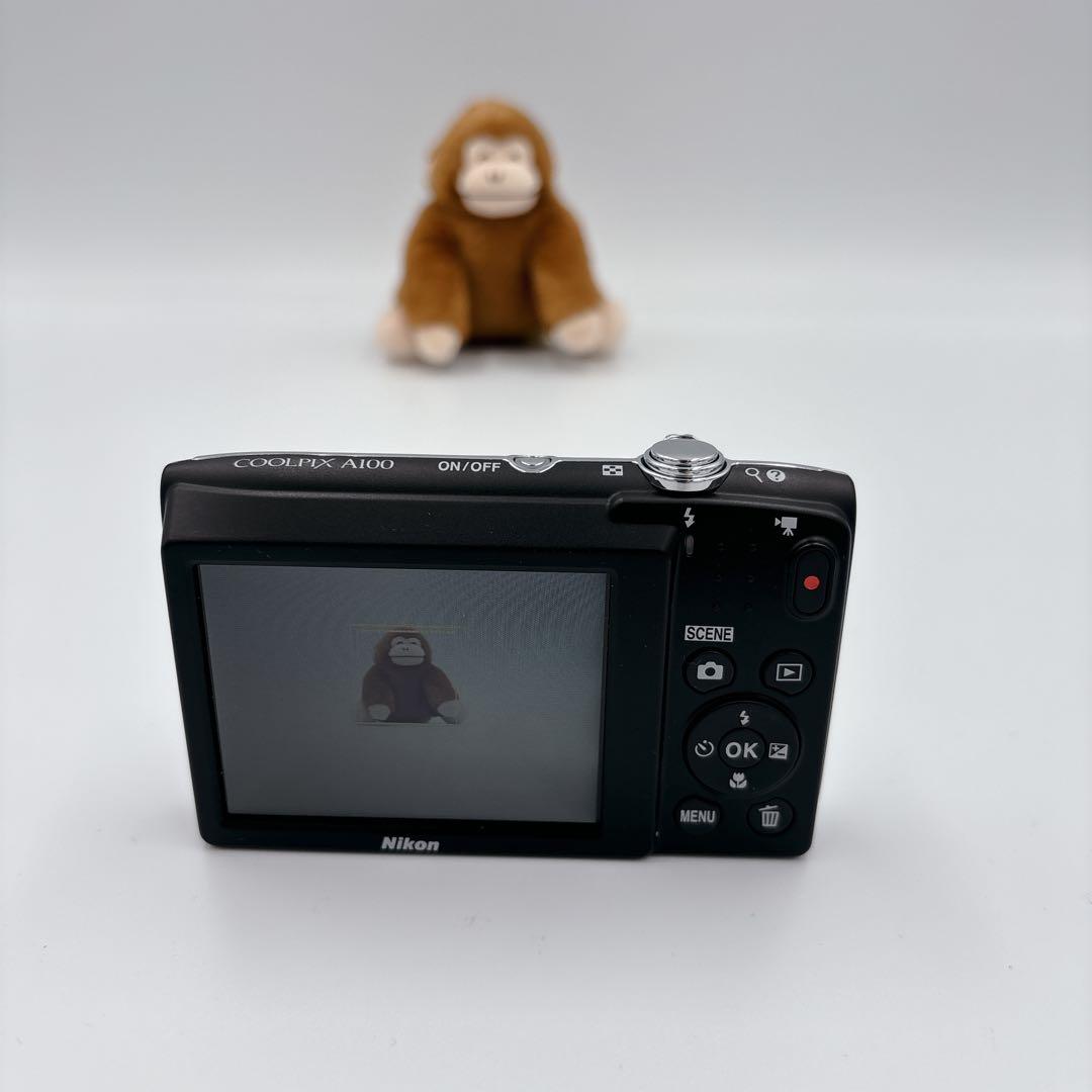 【美品】Nikon COOLPIX A100 デジカメ　シルバー　コンデジ