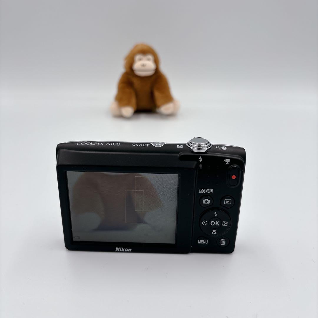 【美品】Nikon COOLPIX A100 デジカメ　シルバー　コンデジ
