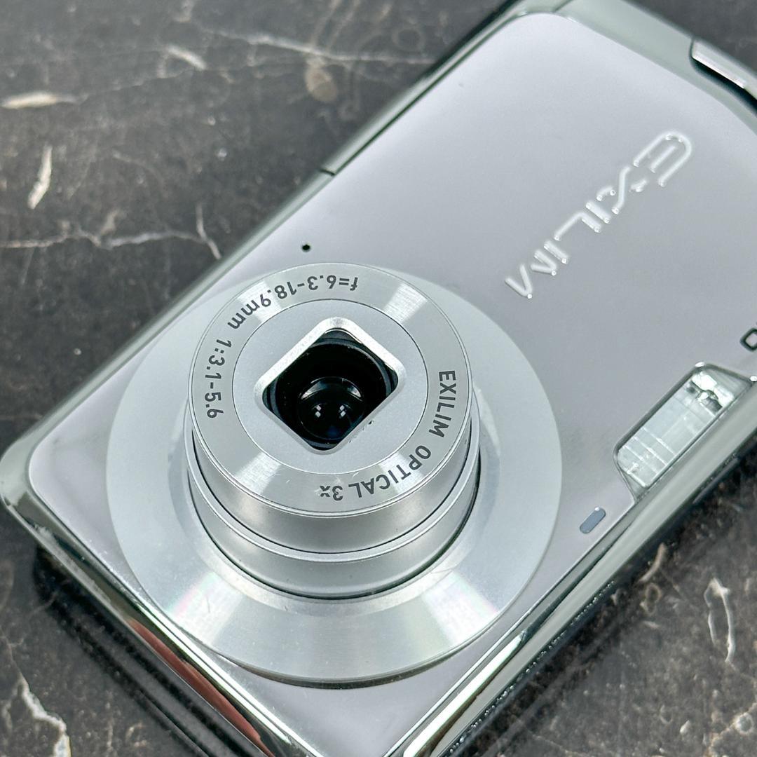 CASIO EXILIM EX-Z1 シルバー　コンパクトデジタルカメラ