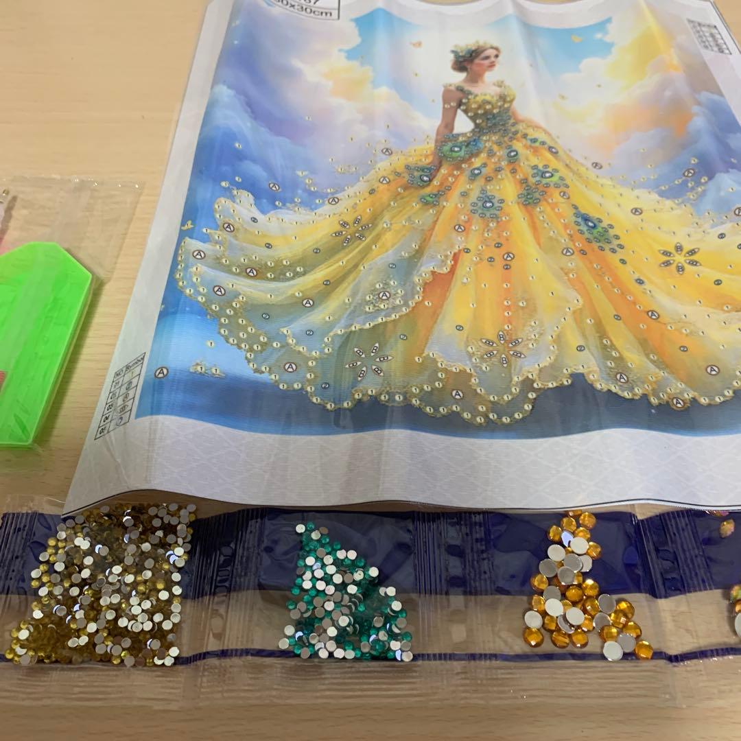 ★専用★ダイヤモンドアート　特殊ビーズ イエロードレスレディー