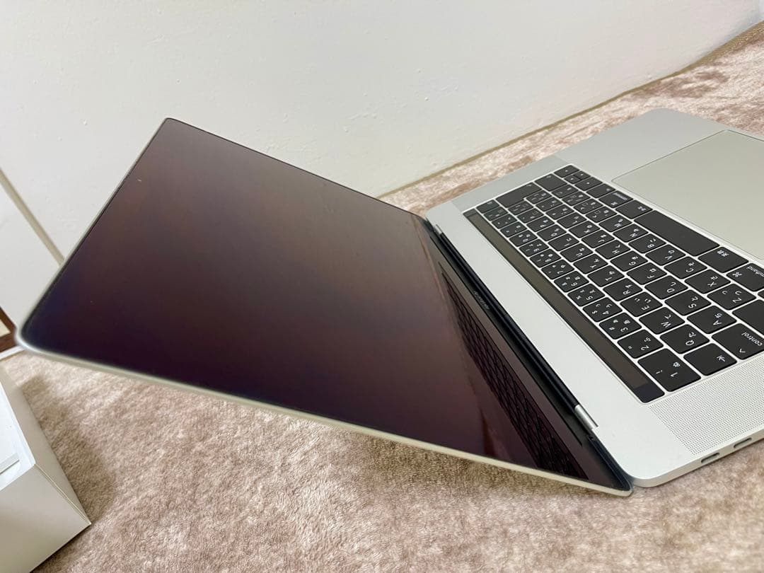 MacBook本体 MacBook Pro 15\"2019/i7/16GB SSD 256GB