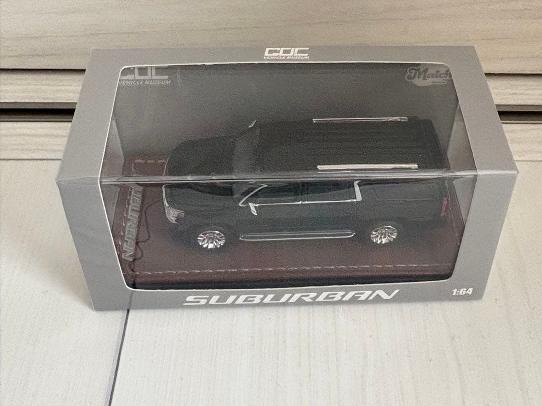 《新品箱付》1:64 SUBURBAN ミニカー