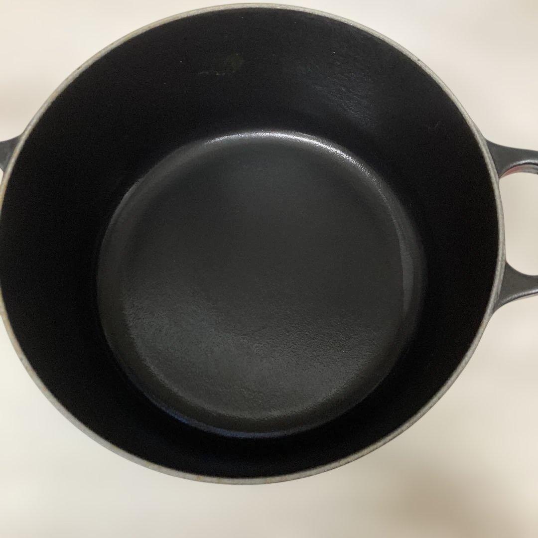 専用 LE CREUSET ル・クルーゼ 両手鍋 鉄物 22cm 蓋と本体色違い