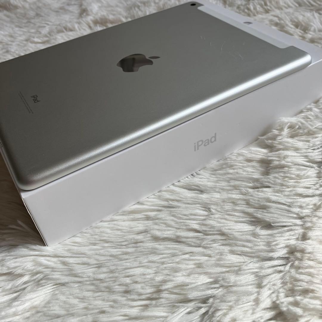【早い者勝ち】iPad 第６世代 32GB SIMフリー 【すぐ発送】【付属品】