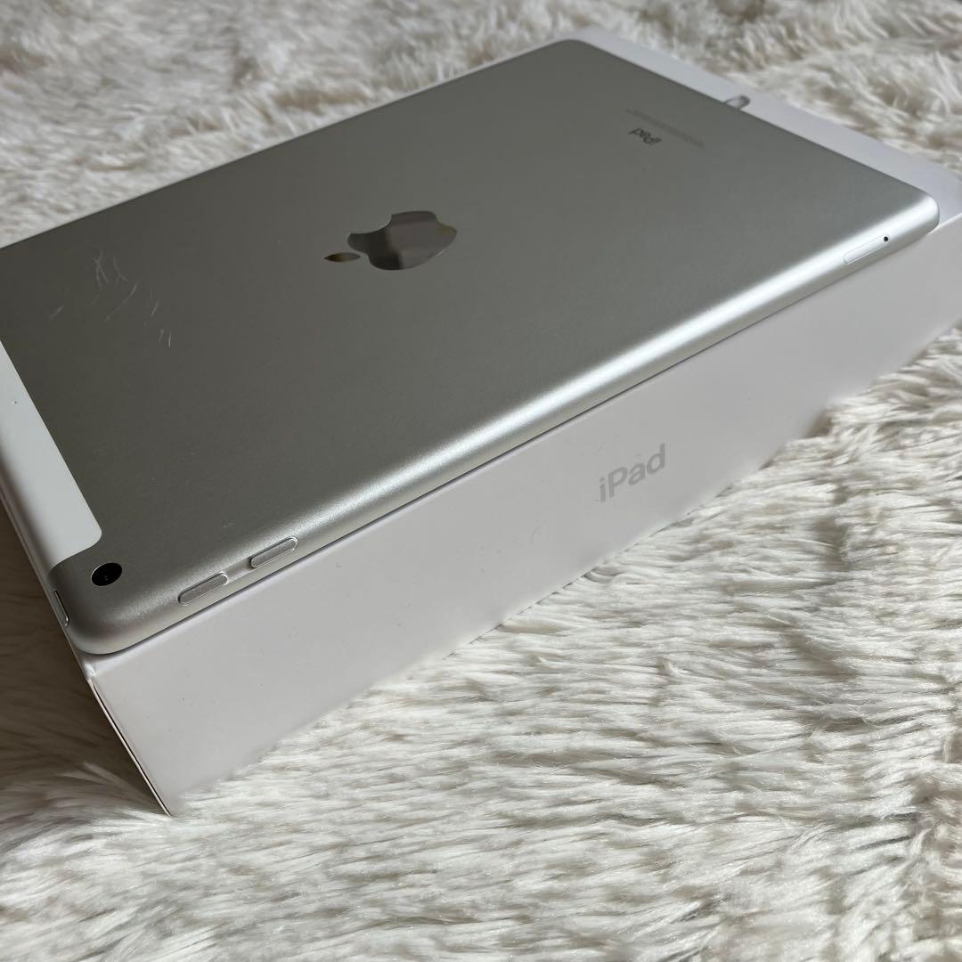 【早い者勝ち】iPad 第６世代 32GB SIMフリー 【すぐ発送】【付属品】