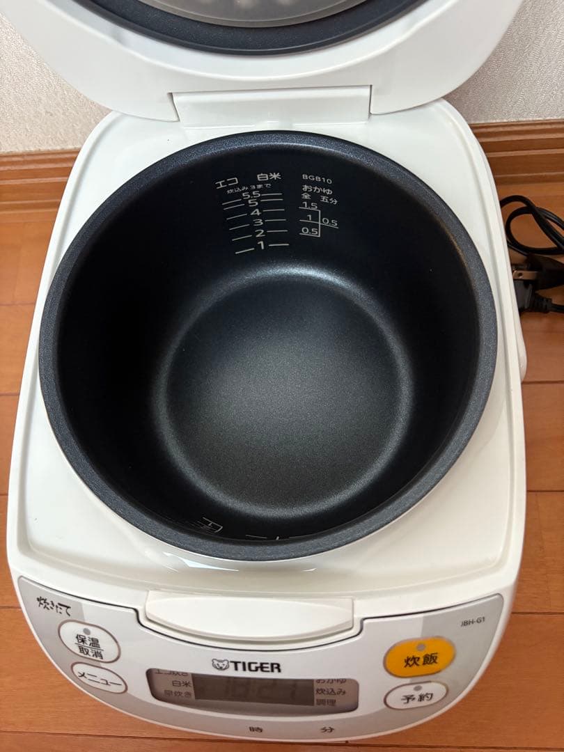 【極美品】タイガーマイコン炊飯ジャー　JBH-G101 　2023年製