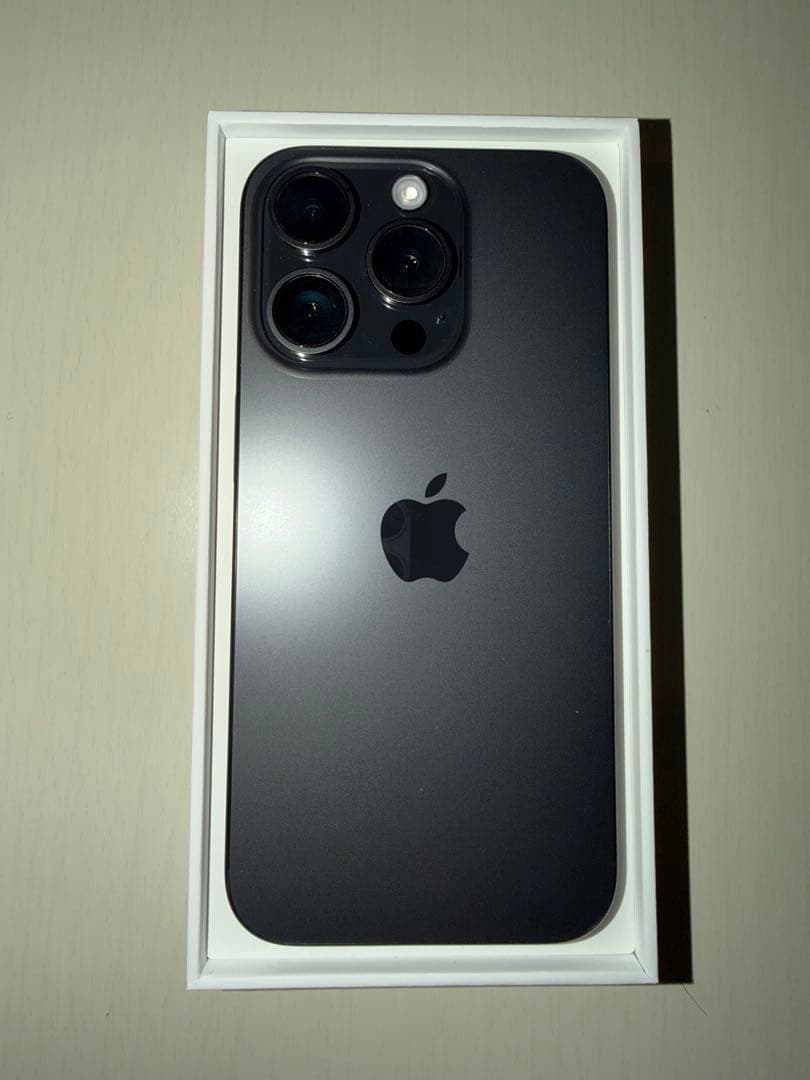 美品 iPhone 15Pro ブラック 本体　箱あり