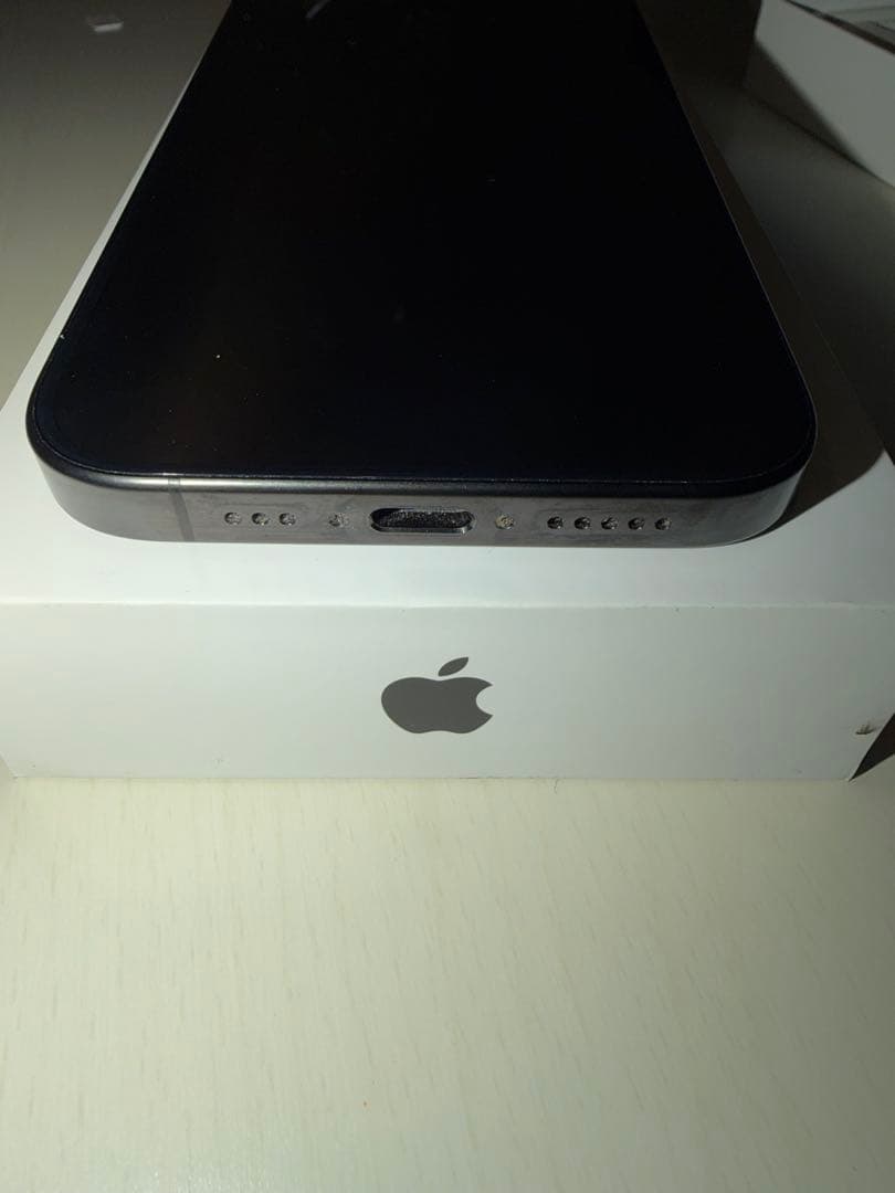 美品 iPhone 15Pro ブラック 本体　箱あり