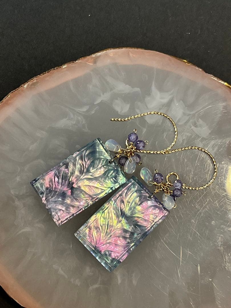 ラピス✖️マザオパ✖️水晶ヘリコニアLeafカービングピアス です