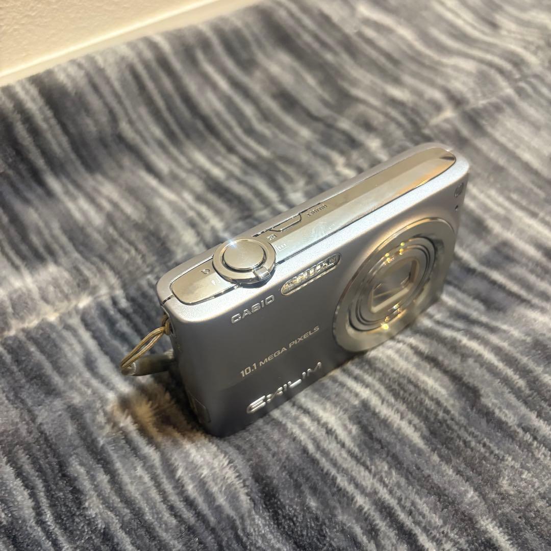 【美品】CASIO EXILIM EX-Z200 コンパクトデジタルカメラ